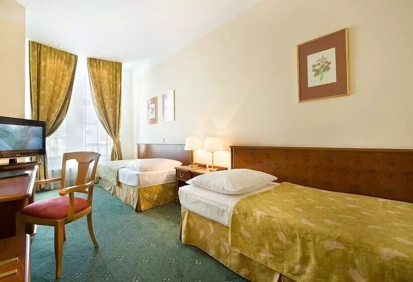 اتاق اکونومی, Ea Hotel Rokoko