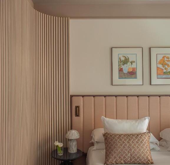 اتاق لوکس با تخت بزرگ, Grand Hotel Central, Small Luxury Hotels