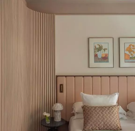 Deluxe Room King Size Bed