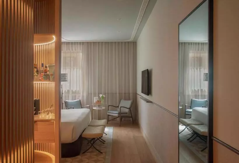 اتاق سوپریور, Grand Hotel Central, Small Luxury Hotels