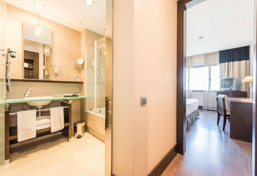 اتاق استاندارد یک نفره, Mercader