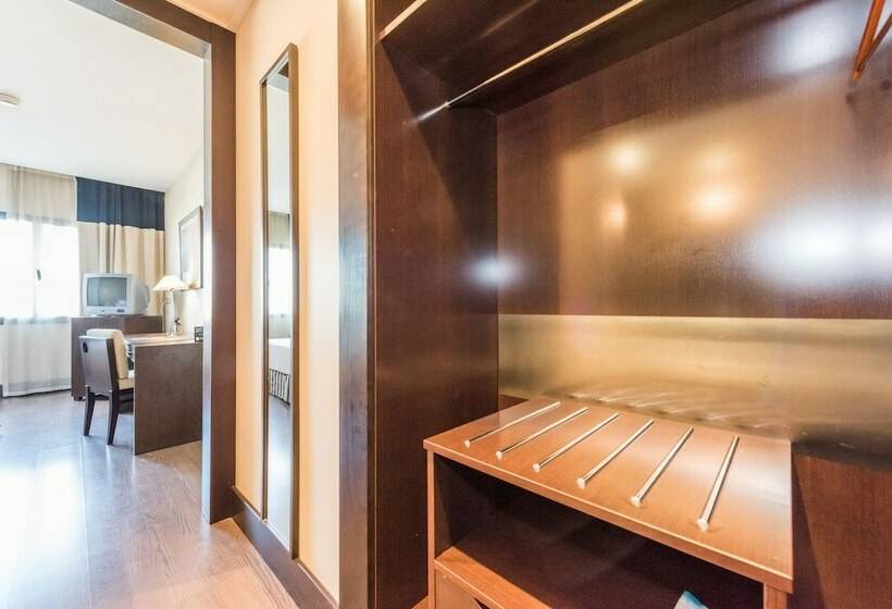 اتاق استاندارد یک نفره, Mercader