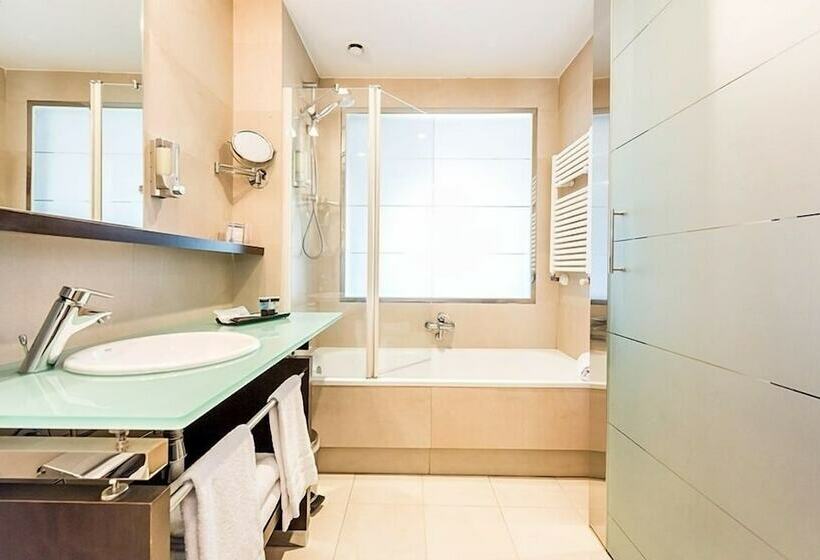 اتاق استاندارد یک نفره, Mercader