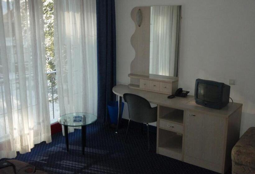 جناح جونيور, Moura