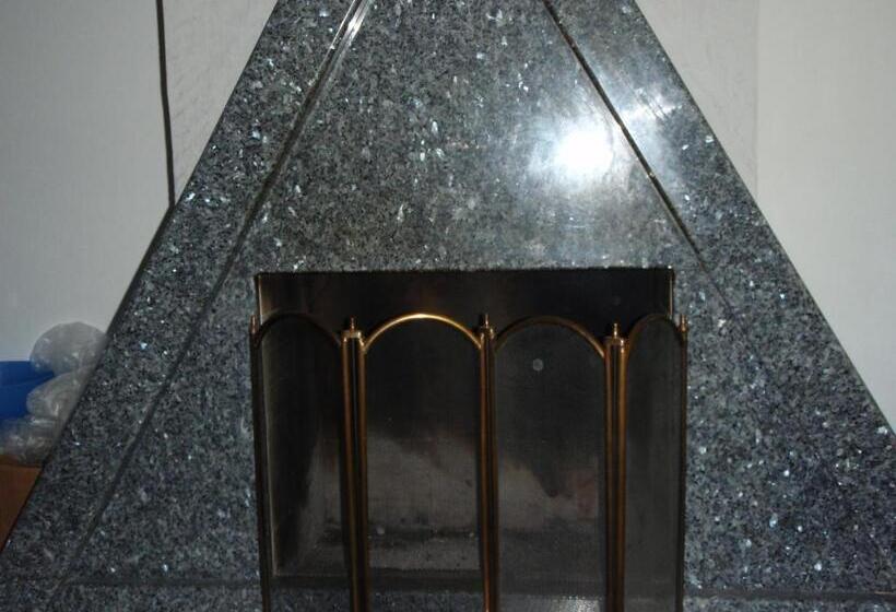 جناح دور أخير, Moura