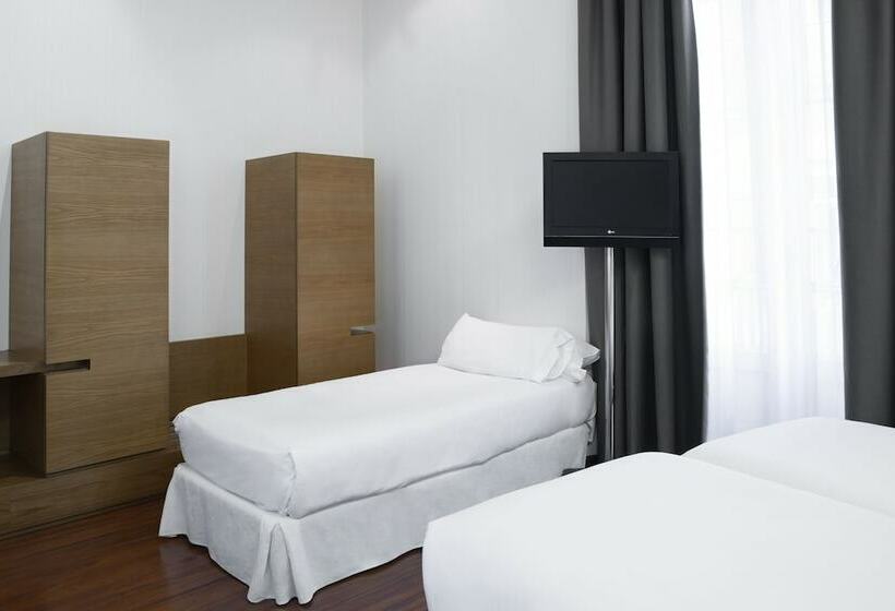 اتاق استاندارد سه نفره, Petit Palace Plaza Malaga