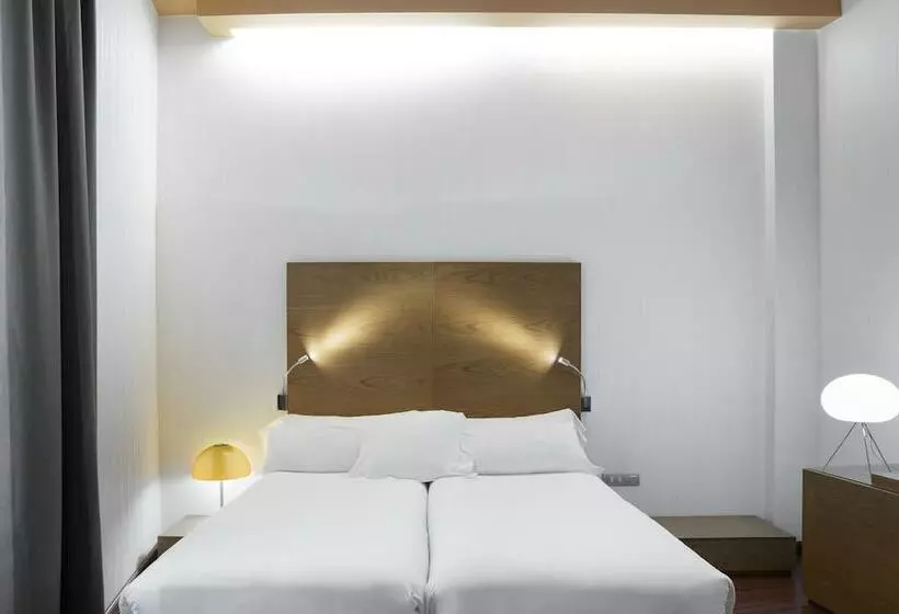 اتاق استاندارد سه نفره, Petit Palace Plaza Malaga