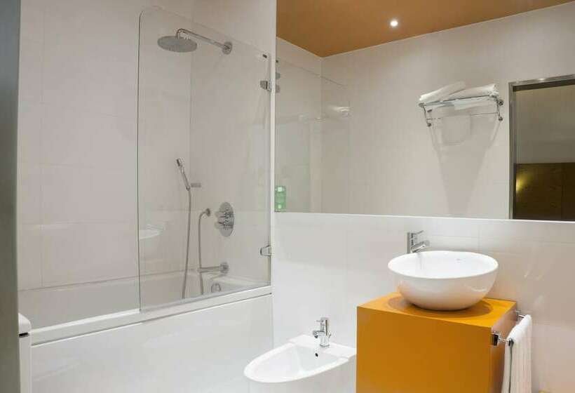 اتاق استاندارد سه نفره, Petit Palace Plaza Malaga