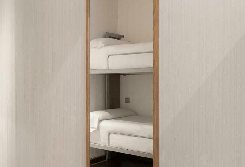 اتاق پنج‌تخته استاندارد, Petit Palace Plaza Malaga