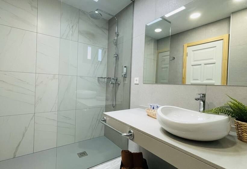 スーペリアーバンガロー, Palmeras Garden