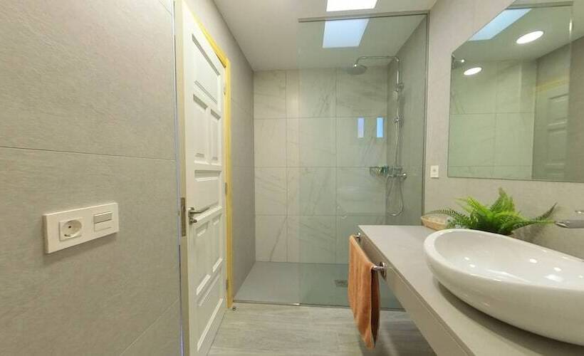 スーペリアーバンガロー, Palmeras Garden