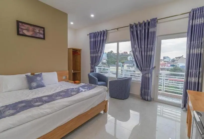 اتاق لوکس با بالکن, Mrlee Dalat House