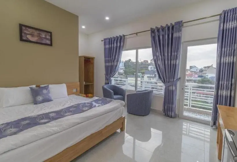 اتاق لوکس با بالکن, Mrlee Dalat House