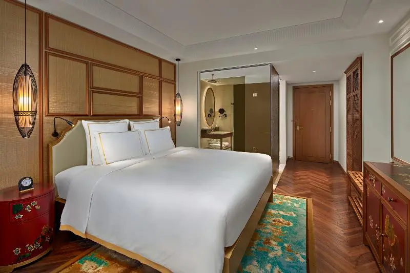 Deluxe Room King Size Bed