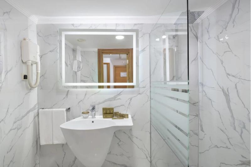 اتاق لوکس, Grand Mercure Hanoi