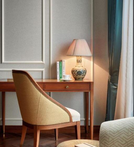 اتاق اجرایی با تخت بزرگ, Grand Mercure Hanoi