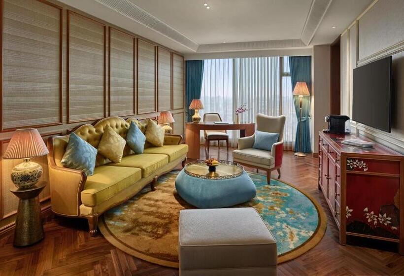 Deluxe Suite King Bed, Grand Mercure Hanoi