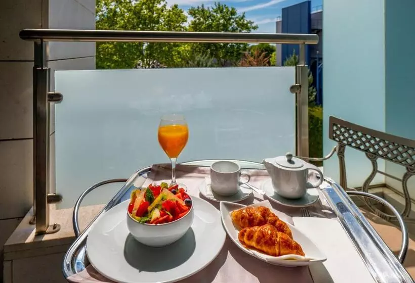اتاق رمانتیک, Hotel Attica21 Las Rozas