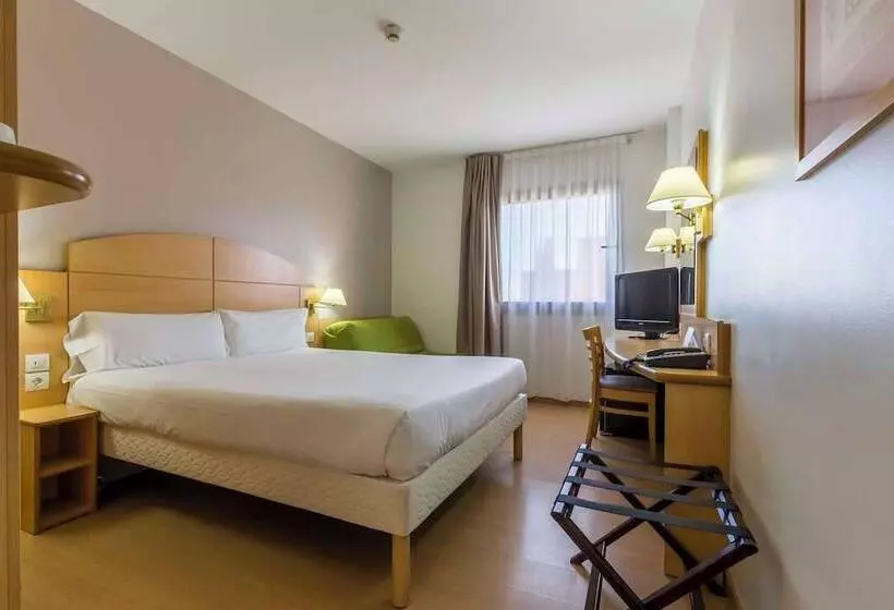 اتاق استاندارد سه نفره, Travelodge Madrid Alcalá de Henares