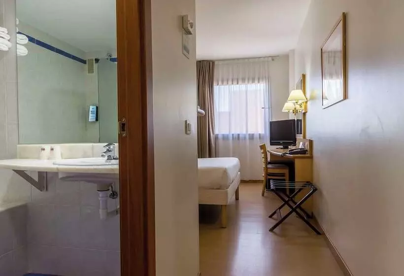 اتاق استاندارد سه نفره, Travelodge Madrid Alcalá de Henares