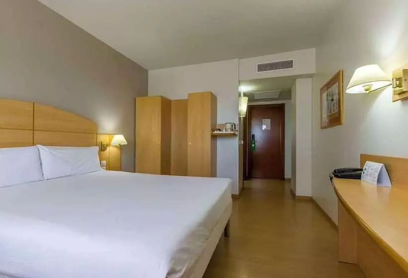 اتاق استاندارد سه نفره, Travelodge Madrid Alcalá de Henares