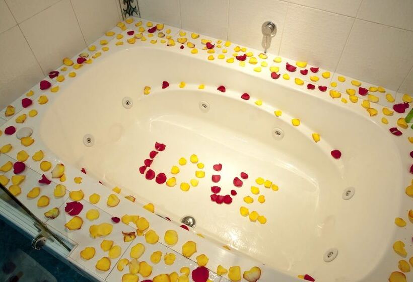 Люкс, Centro Internacional