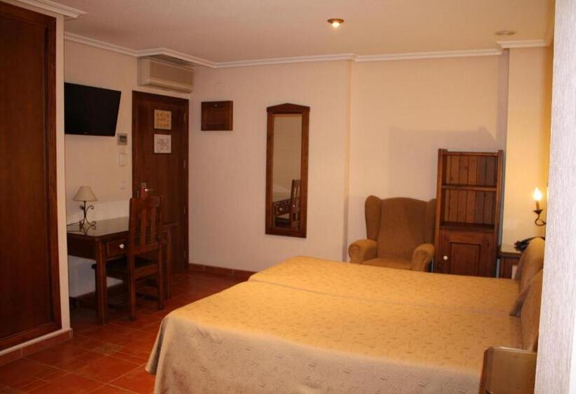 חדר סופריור, Doña Isabel