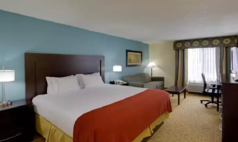 キングサイズベッドのスイートルーム, Holiday Inn Exp Winston Salem By Ihg
