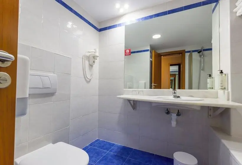 اتاق استاندارد سه نفره, Travelodge Madrid Alcalá de Henares