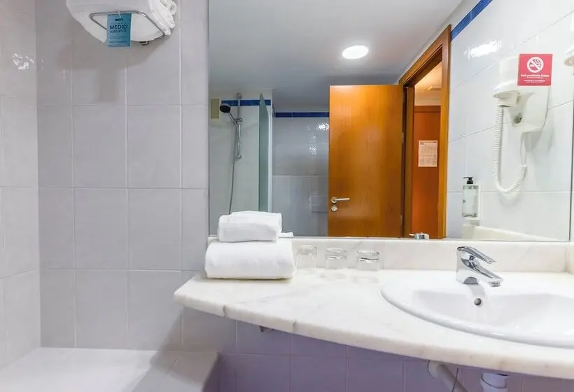 اتاق استاندارد سه نفره, Travelodge Madrid Alcalá de Henares