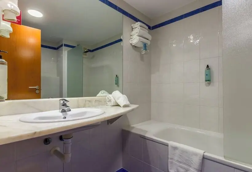اتاق استاندارد سه نفره, Travelodge Madrid Alcalá de Henares