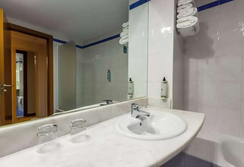 اتاق استاندارد سه نفره, Travelodge Madrid Alcalá de Henares