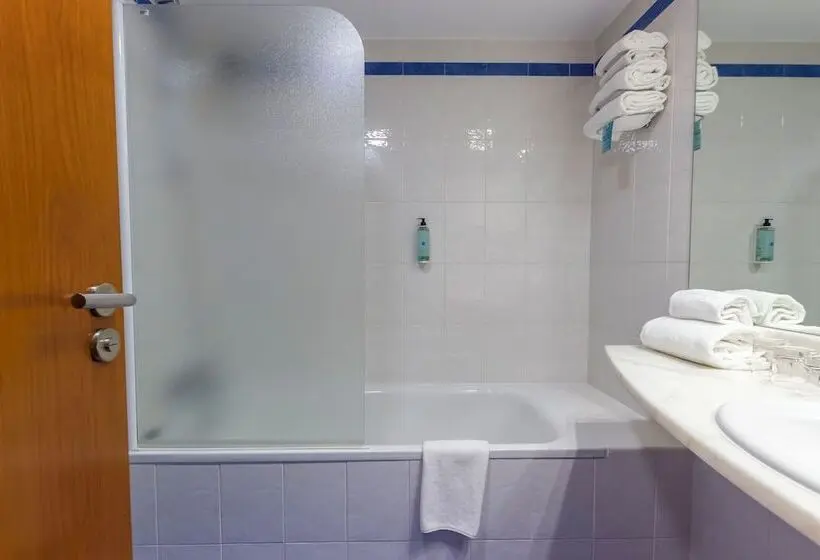 اتاق استاندارد سه نفره, Travelodge Madrid Alcalá de Henares