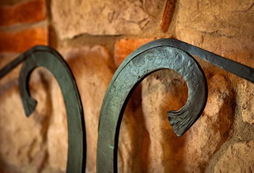 اتاق لوکس خانوادگی, Castello Dei Templari