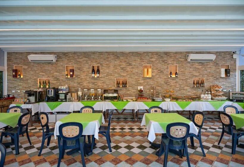 اتاق لوکس خانوادگی, Castello Dei Templari