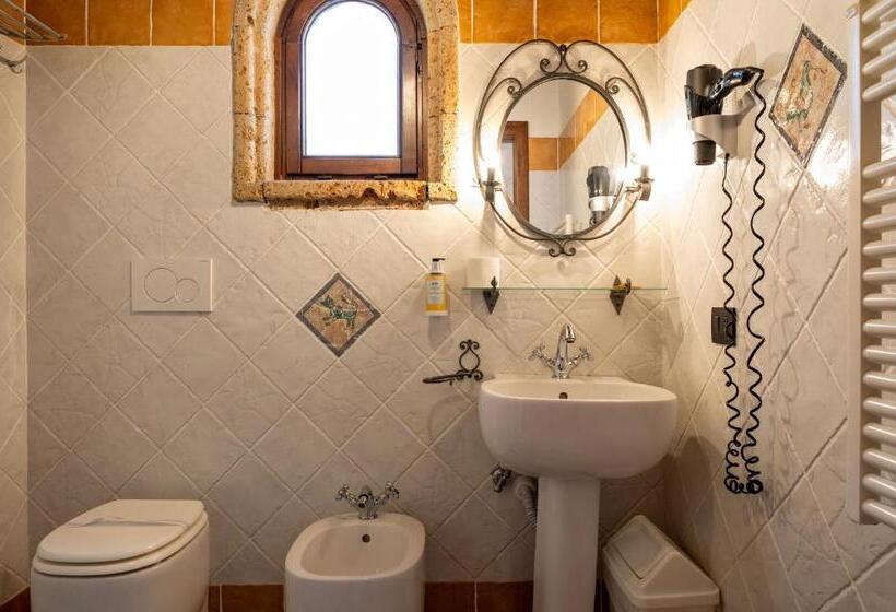 اتاق لوکس, Castello Dei Templari