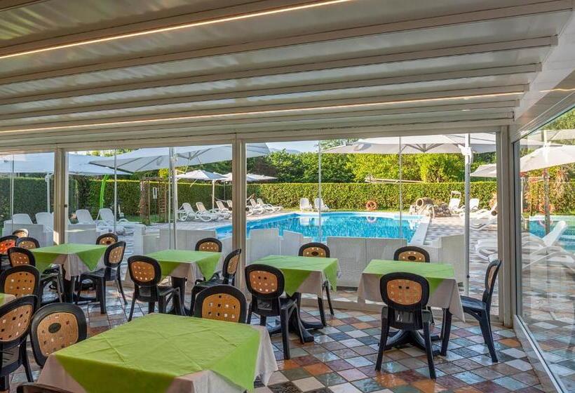 اتاق عادی, Castello Dei Templari