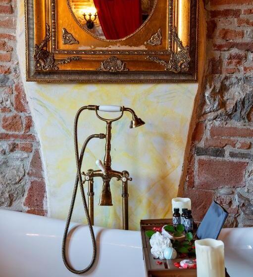 سوییت لوکس, Castello Dei Templari