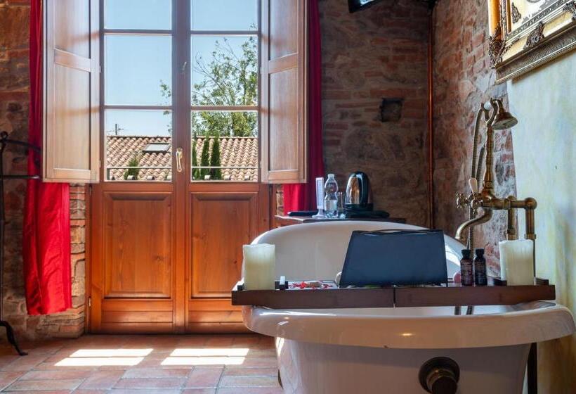 سوییت لوکس, Castello Dei Templari