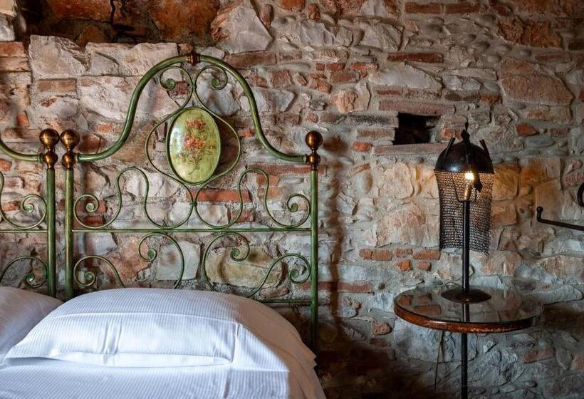 سوئیت جونیور خانوادگی, Castello Dei Templari