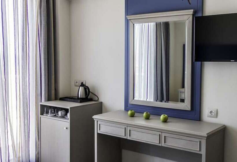 غرفة ديلوكس مطلّة علي البحر, Castello Village Resort