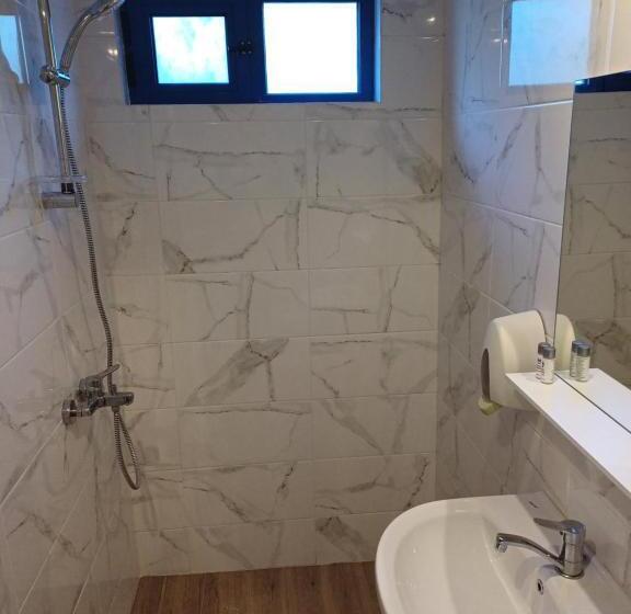 غرفة قياسية, Fenix Family