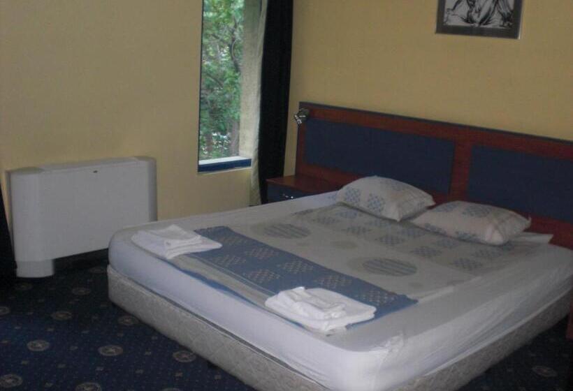 غرفة قياسية, Fenix Family