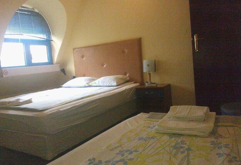 غرفة إقتصادية, Fenix Family