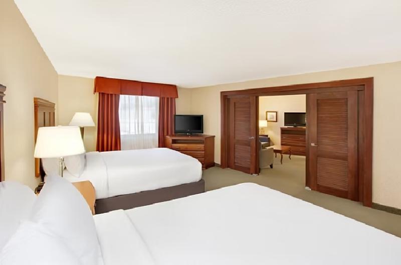 Люкс, Holiday Inn Express Dallas Medical Market Center