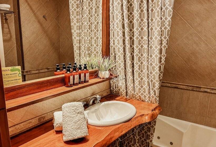 带花园景观的标准三人间, Hostería Lupama