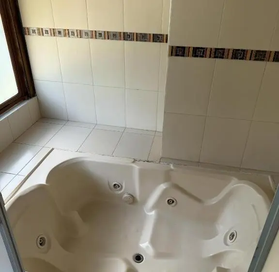 سوییت, Hosteria Spa Agoyan