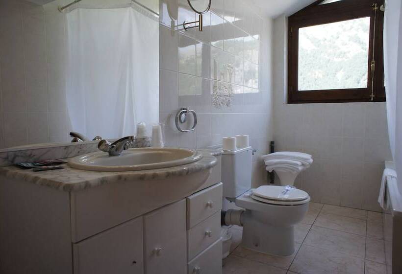 اتاق استاندارد سه نفره, La Planada