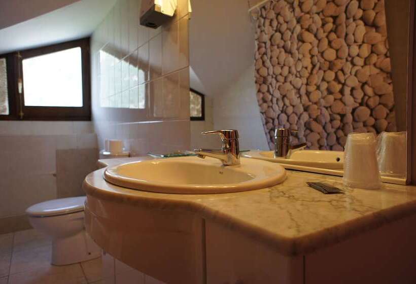 اتاق استاندارد سه نفره, La Planada