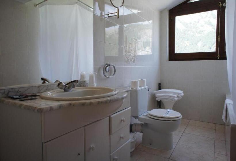 اتاق استاندارد سه نفره, La Planada